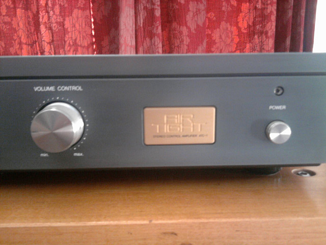 Air Tight ATC-1 : full function tubed preamp