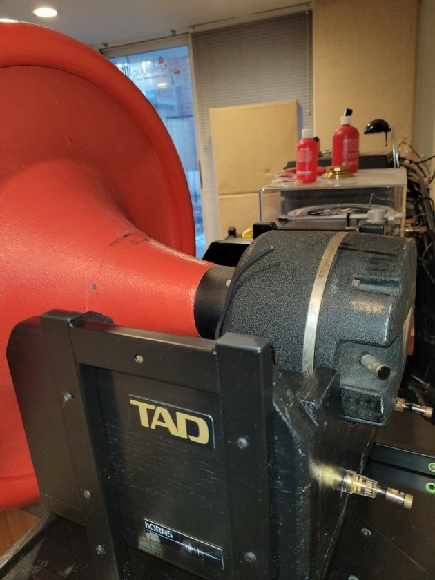 Midrange Driver: TAD TD4001 with original TAD diaphragms and VCAP by pass