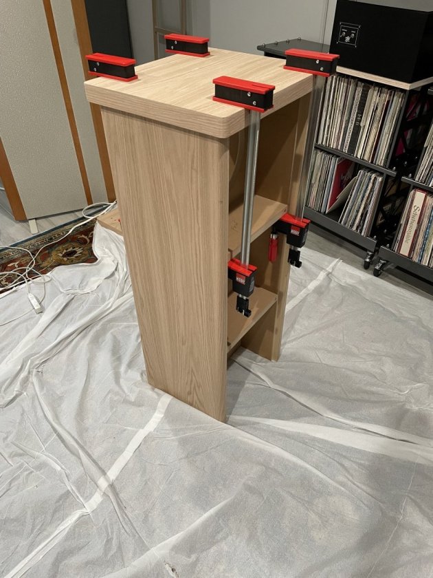 Gluing and clamping tops and bases to the H frame