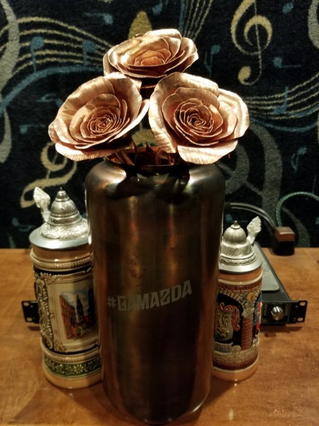 Gamazda Roses & Vase