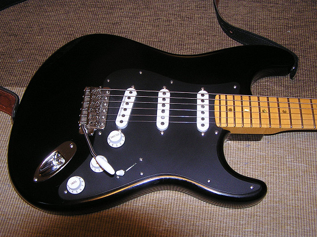 Close-up of Fender USA Stratocaster. Seymour Duncan SSL-5 in bridge; Fender CS '69s in mid and neck; Callaham hardware; powder-coated aluminum pickguard