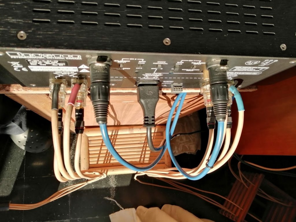 4BSST2 VDH connectors and speaker cable arrangement