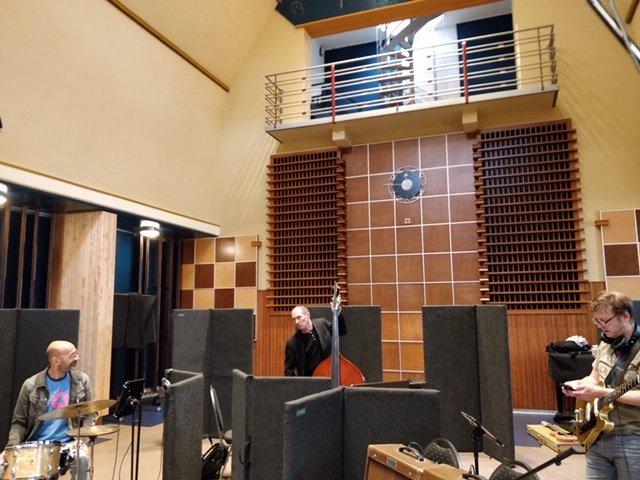 Carmen Gomes recording Up Jumped the Devil