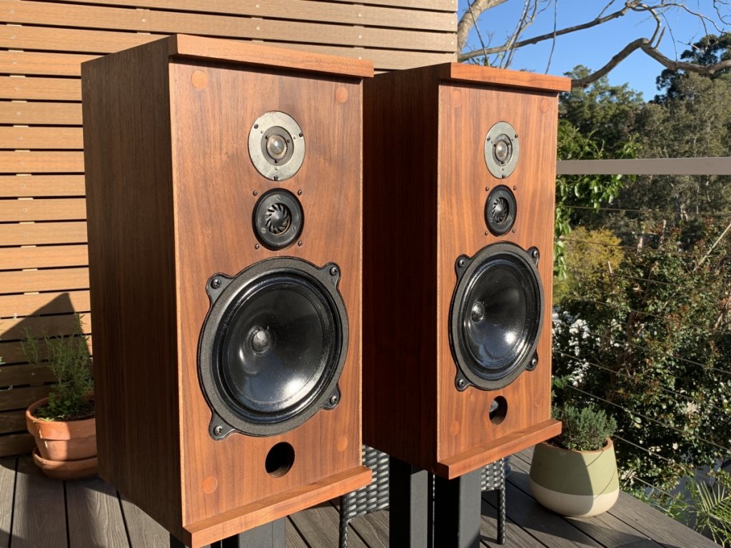 B-W-DM 4-speakers-no-grills-2