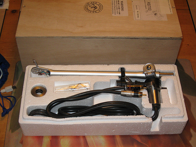 Rega RB700 001