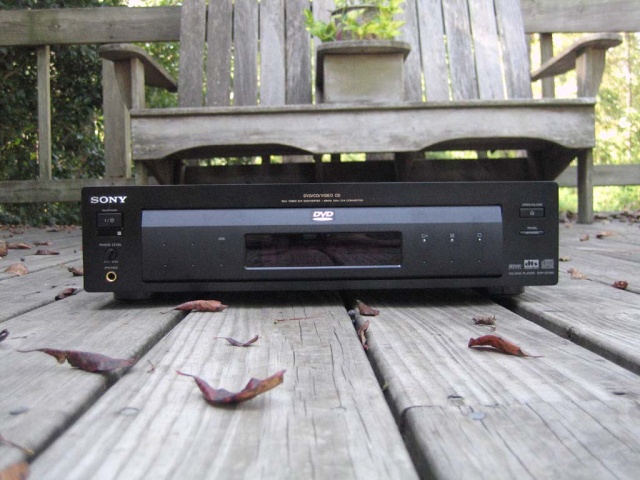 Sony DVP-S7700 (front)