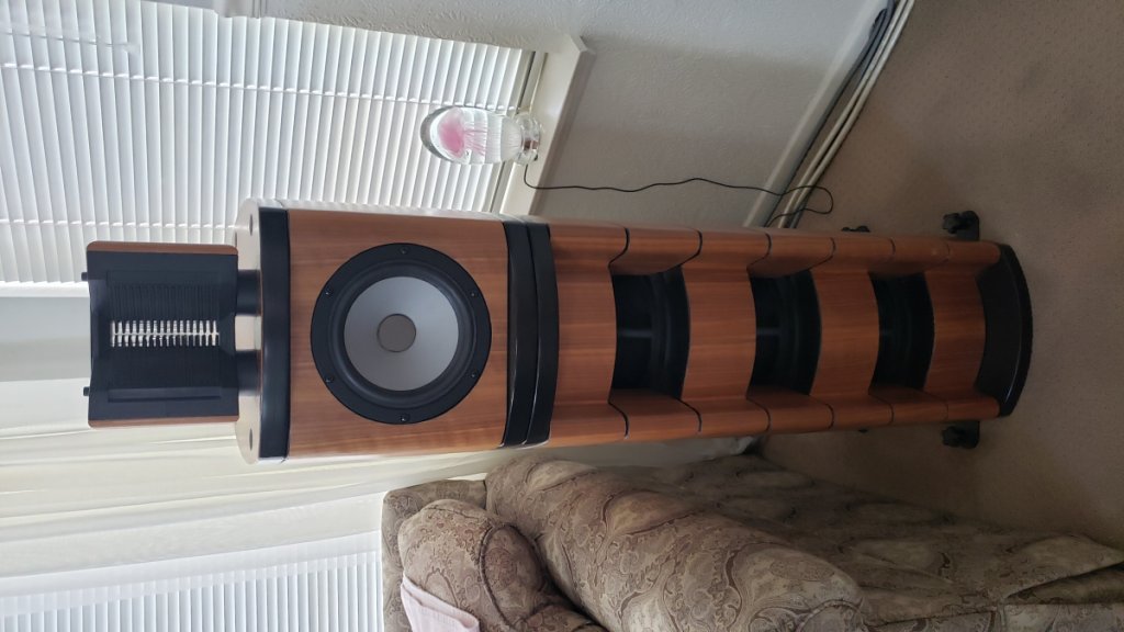 RHM dipole woofer with six of our N9C drivers, one N7R and ESS AMT tweeter. Bass is powered by a Crown XTi-4000, the mid & tweeter is powered by a Hypex plate amp with N-Core amps.