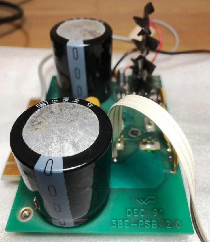 Figure 4. Original dual capacitors fitted to each channel, RDE 7,500 uF, 63 V (note board markings Dec 91, 3BE-PSB/2.0).