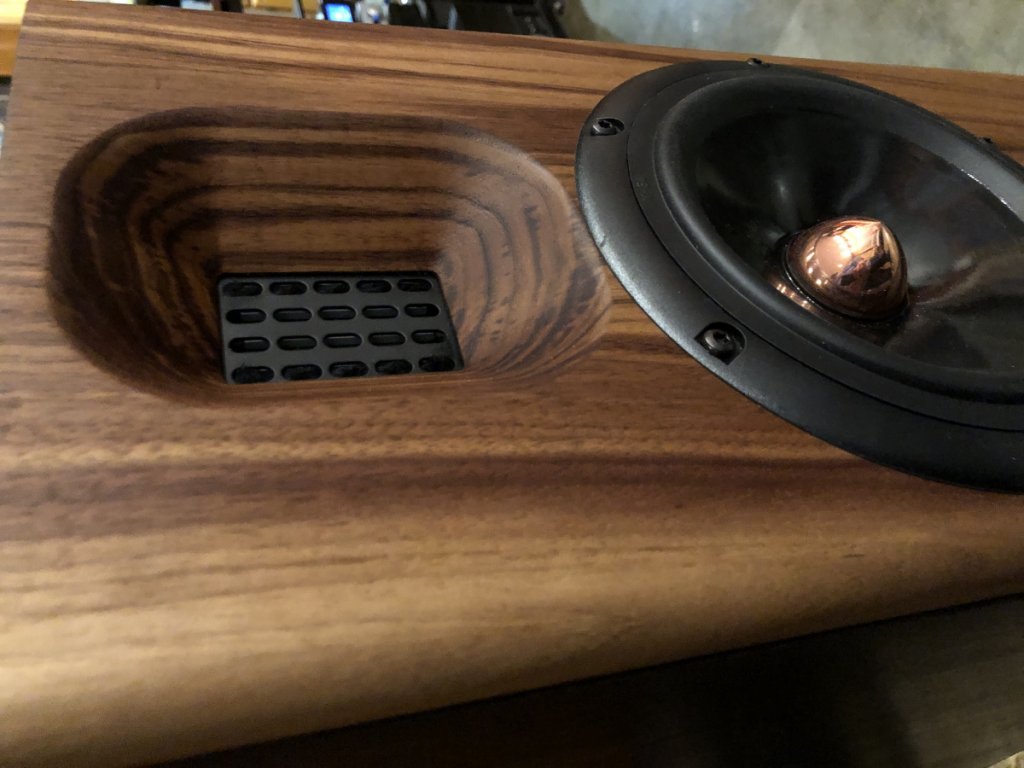 NX Studio by ML walnut baffle (10)