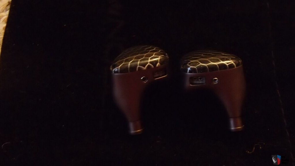 4578312-4233399f-noble-audio-zephyr-hybrid-universal-iems