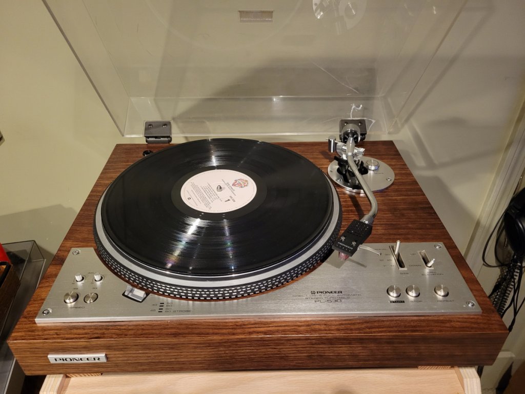 Pioneer PL-530 with walnut veneer