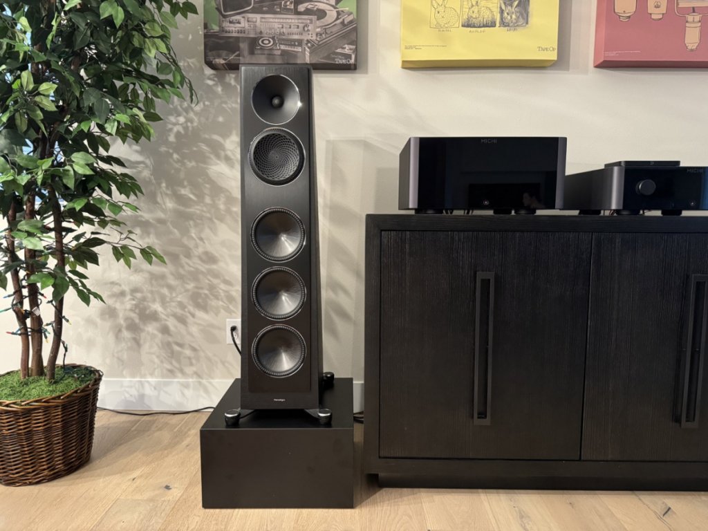 18" x 18" speaker pedestal