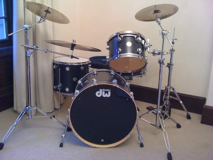 Another toy of mine, DW drum kit.... mmm