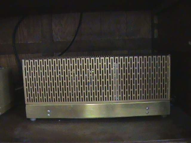 Pilot SA-260 with cage.
EL 34, 2 5U4 rectifiers, 12AX7, 12AU7.
