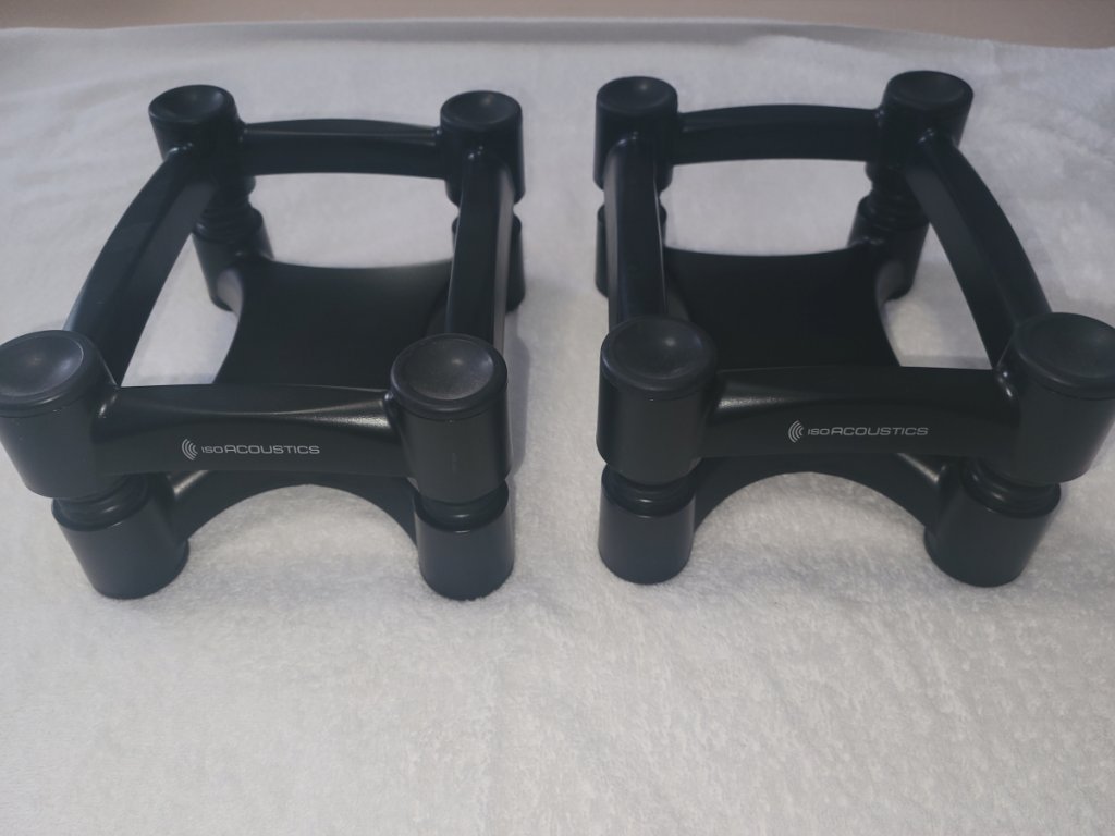 isoacoustics-speaker-supports--2-