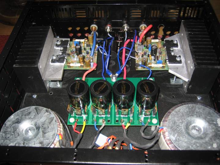 Inside the chassis. Amp parts are mounted on old case bottom plate which is then suspended on 12mm standoffs.
