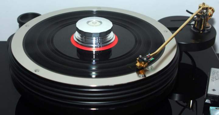 Nottingham Space 294 with Moerch DP6, Dynavector 17D3, Boston Audio Mat 1, and ttweights Periphery ring and weight.