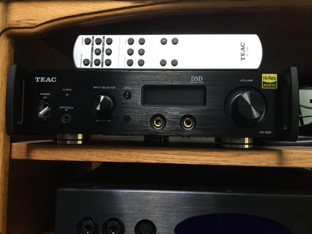 Teac-UD-503-front-panel-with-Remote-Control