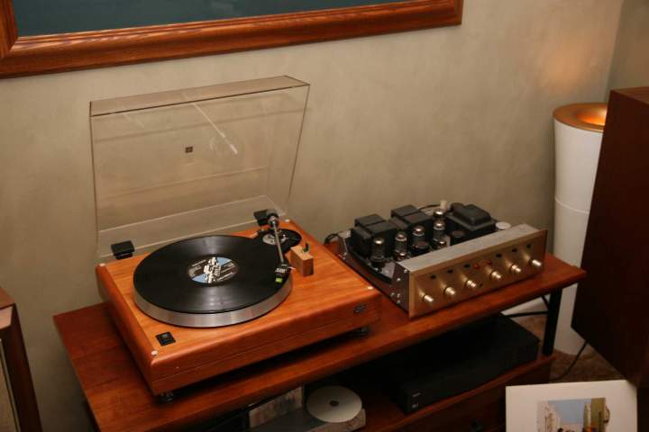 Here's a little closer look at the HH Scott and the AR ES-1
