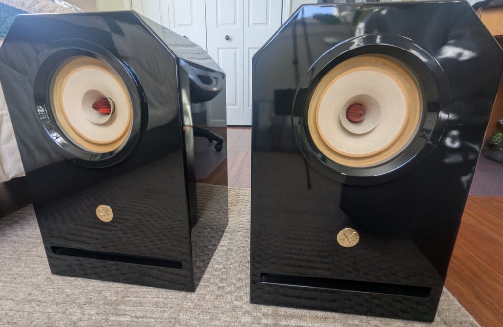 Emmopairfront