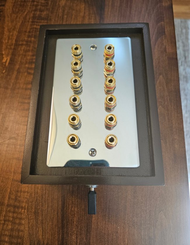 speaker-selector-top