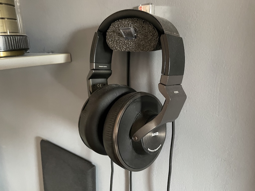 AKG K550