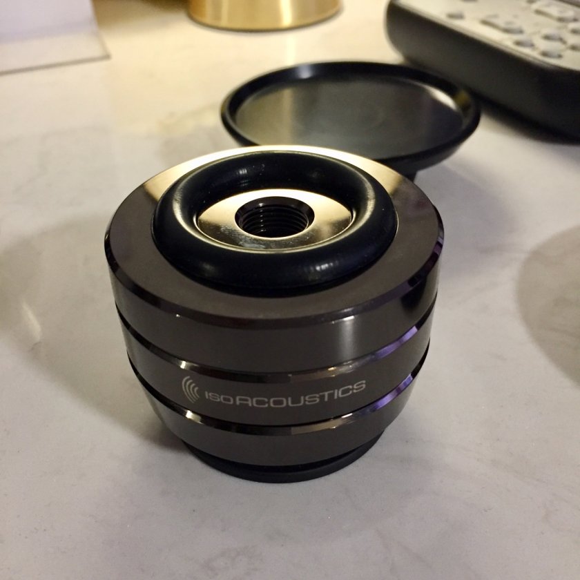 Iso Acoustics Gaia Neo feet