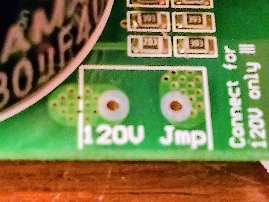 Jumper link to change between 120V and 230V power supply on SMPS800RS
