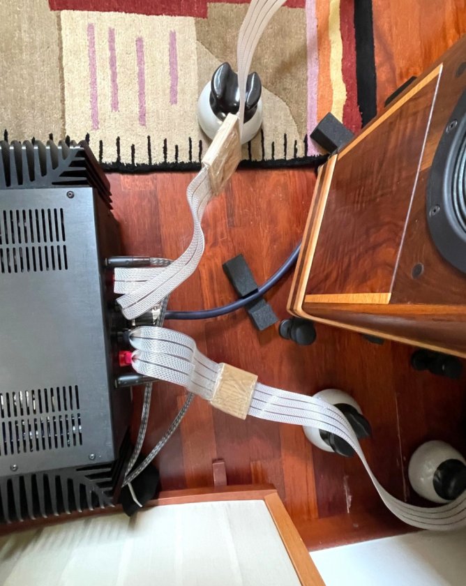 Walhala-speaker-Gryphon-Essence