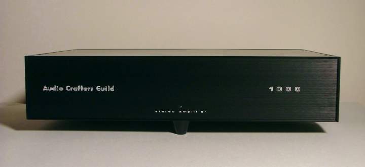1000 Stereo Amp front view