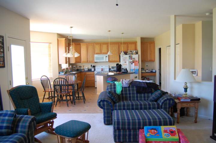 This is the view of the left side of the room. Pretty open to the kitchen.