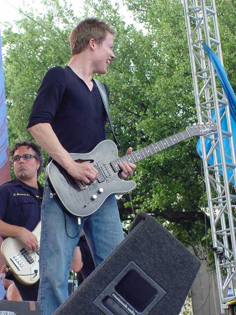 Johnny Lang going at it.