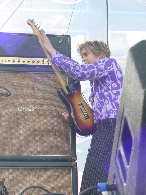 Eric Johnson playing with feedback ala Jimi Hendrix.