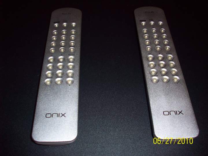 2 REMOTES SCRATCH IN BETWEEN