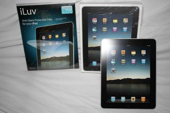 iPad 32 gig with original box and screen protector.