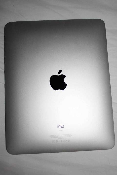 Back of iPad 32 gig - no marks.