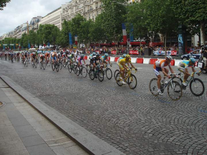Contador, the winner in yellow.