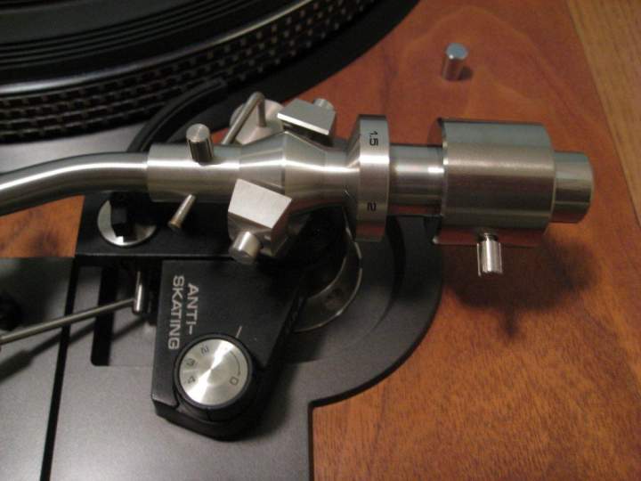 Pioneer PL-71 - tonearm pivot