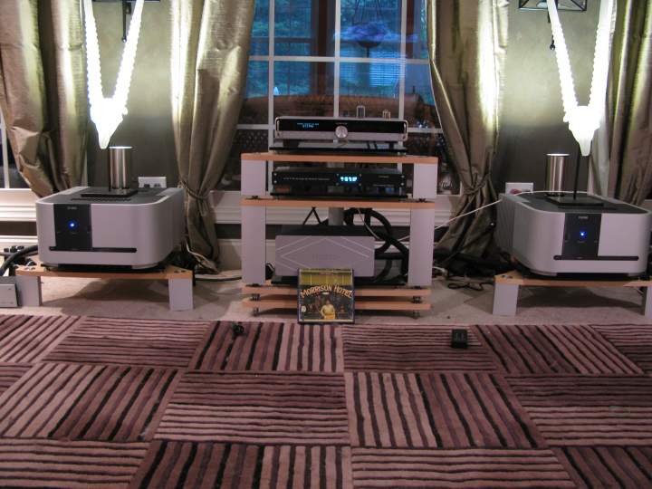 VTube Audio Audio System 2: Stereo system now using the ModWright Transporter and H-Cat Preamplifier.
Find cool stuff on http: /www.facebook.com/VTube Audio
