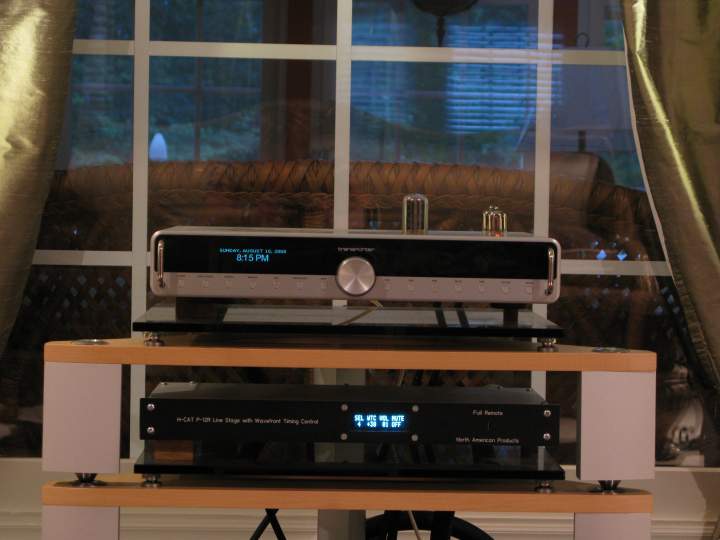 VTube Audio Audio System 2: Stereo Close Up Of ModWright Transporter and view of H-Cat Linestage
Find out what I am like on http: /www.facebook.com/VTube Audio.