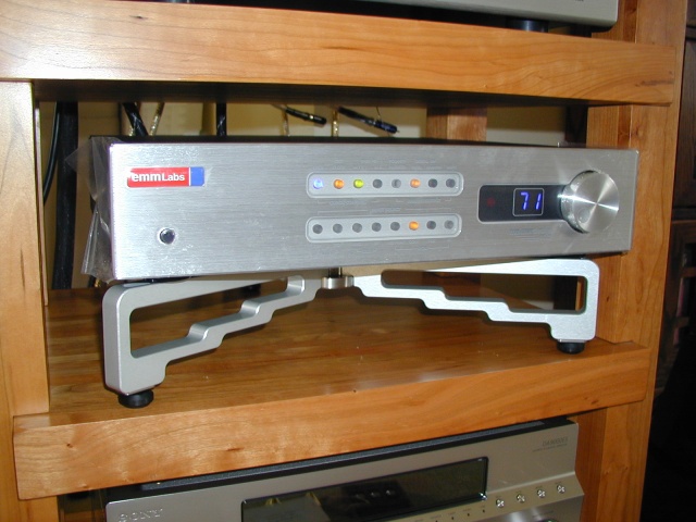 EMM Labs DCC2 & Stillpoints component stand