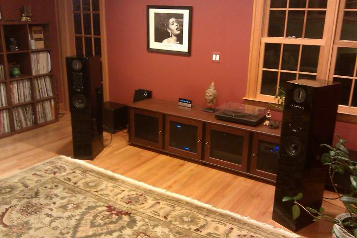 VMPS 626r up and running. FST, megawoofer, supermax oxo in matching stands, Bolder wire and Sonic Caps.