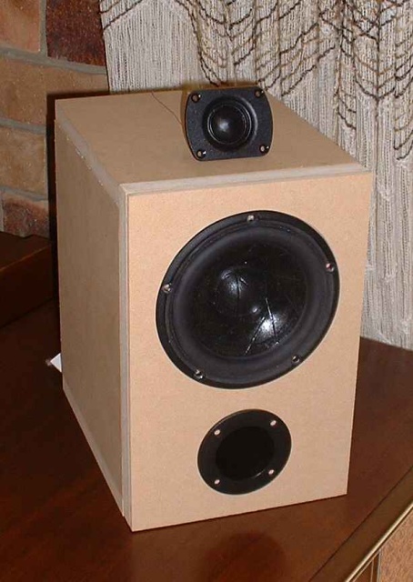 Scanspeak 15W8530 in a 8 litre 19mm thick MDF box. Port tuned to 60hz