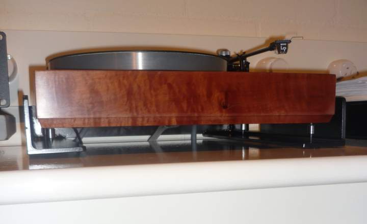 LP12 wallshelf detail