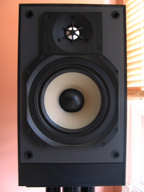 This is my paradigm Reference Studio 20 speaker. Sweet sound. I love them.