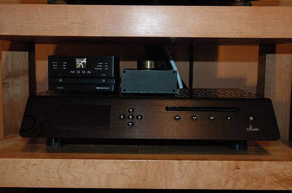 Olive 04HD with Sim Audio 100D DAC and Welborne power supply