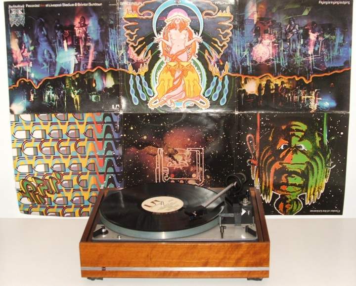 Dual 1219 with a Hawkwind Space Ritual back drop