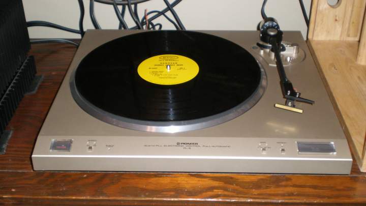 Pioneer PL-8
Longhorned Grado Gold1 w/8MZ stylus