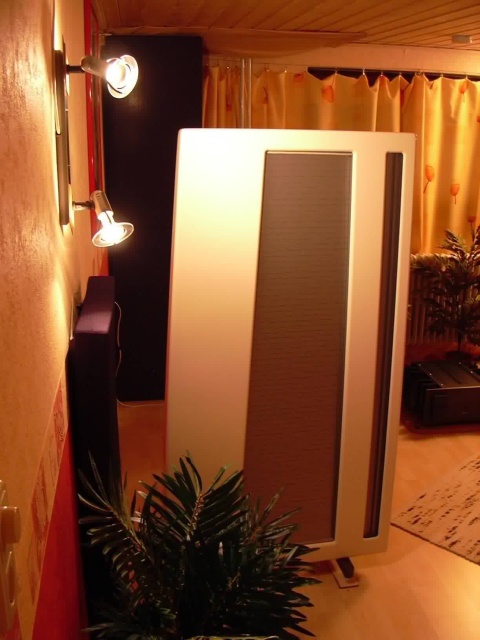 This is my old Apogee Scintilla system. Truly exellent speaker, but the DIVA suit my personal taste better. But they are both among the absolutl best systems in the world.