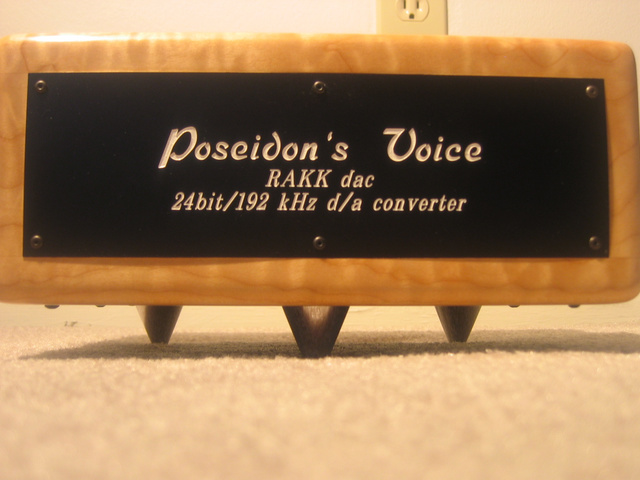 Poseidons Voice RAKK dac-front view in quilted maple